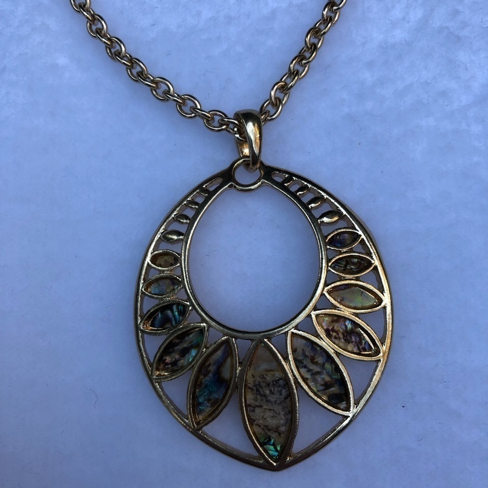 NWOT | Colorful Hollow Retro Pendant & Necklace - Picture 3 of 7